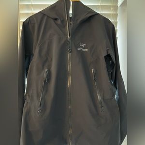 Arc’teryx Beta AR - worn a handful of times, excellent condition, Size M